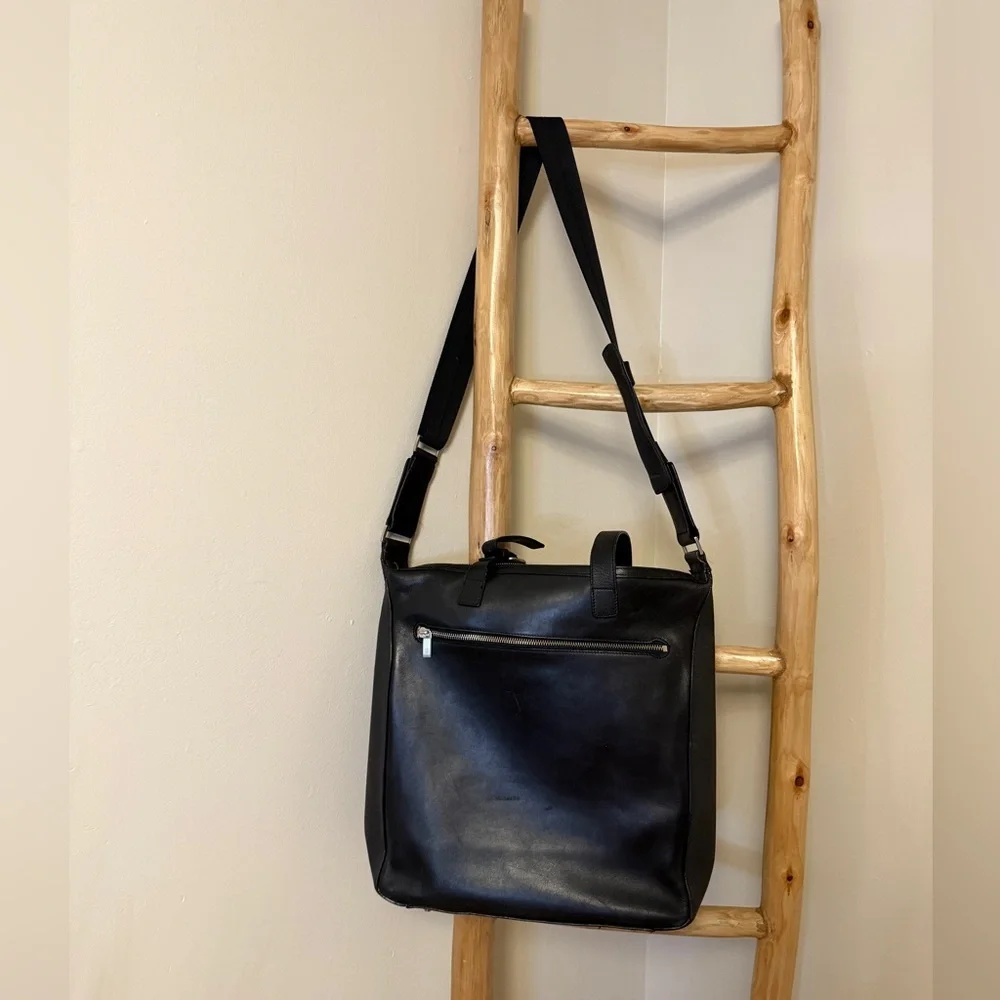 BREE BLACK LEATHER MESSENGER BAG EUC VINTAGE